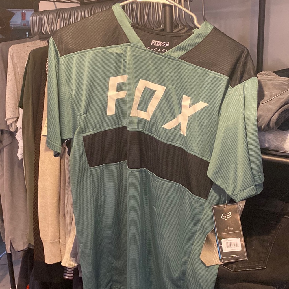 Mens small biking shirt NWT